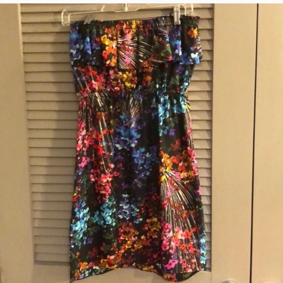 Julie Dillon Dresses & Skirts - Strapless Floral Print Julie Dillon Mini Dress